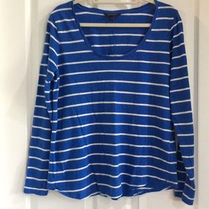 Scoop neck long sleeve t-shirt